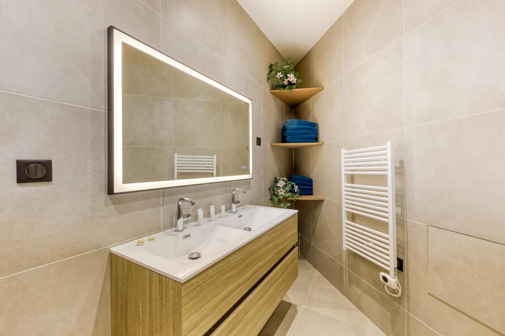 Appartement Parking Gratuit - Montmartre Charme & Patio Prive - Sacre-coeur Metro Anvers