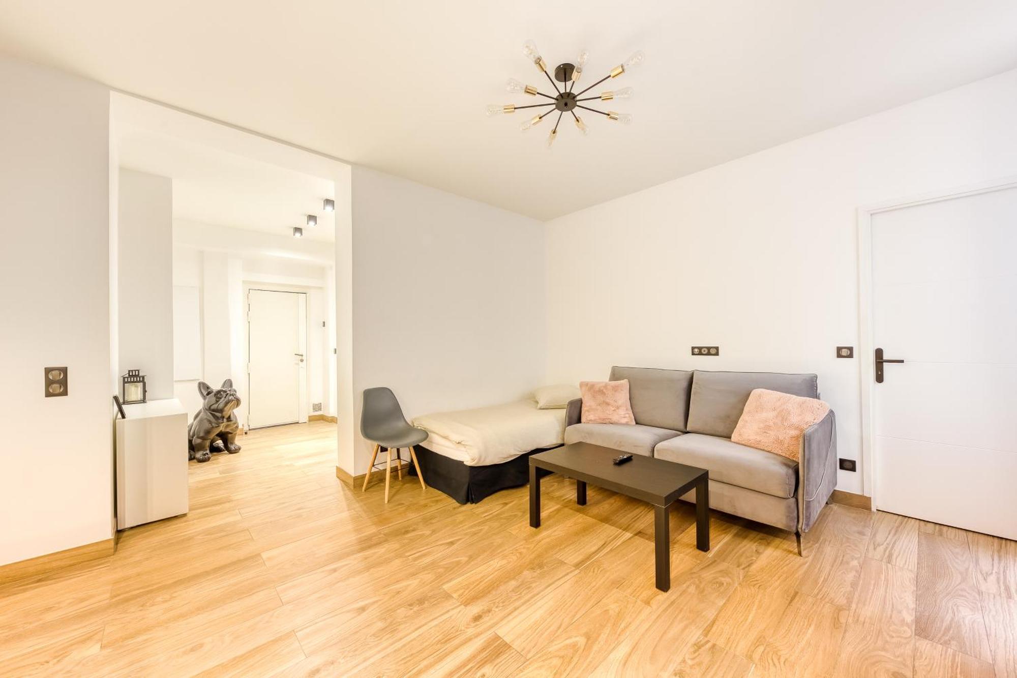 Appartement Parking Gratuit - Montmartre Charme & Patio Prive - Sacre-coeur Metro Anvers *