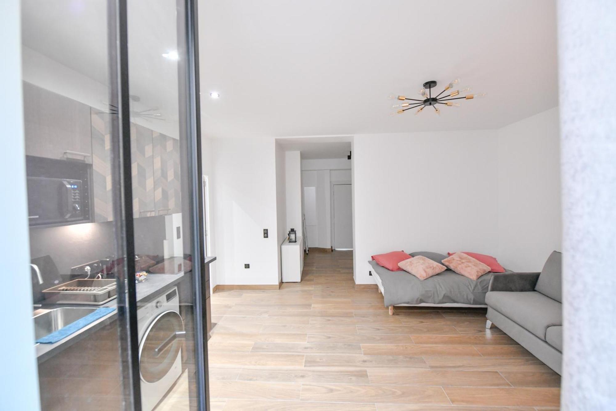 Apartment Le Charme De Montmartre - Parking Gratuit - Patio Prive-sacre-coeur -metro Anvers *