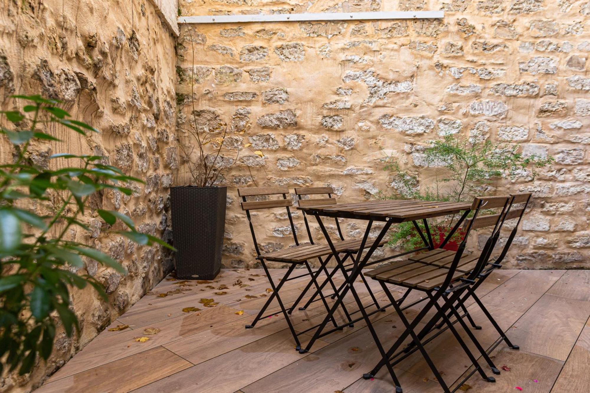 Le Charme De Montmartre - Parking Gratuit - Patio Prive-sacre-coeur -metro Anvers
