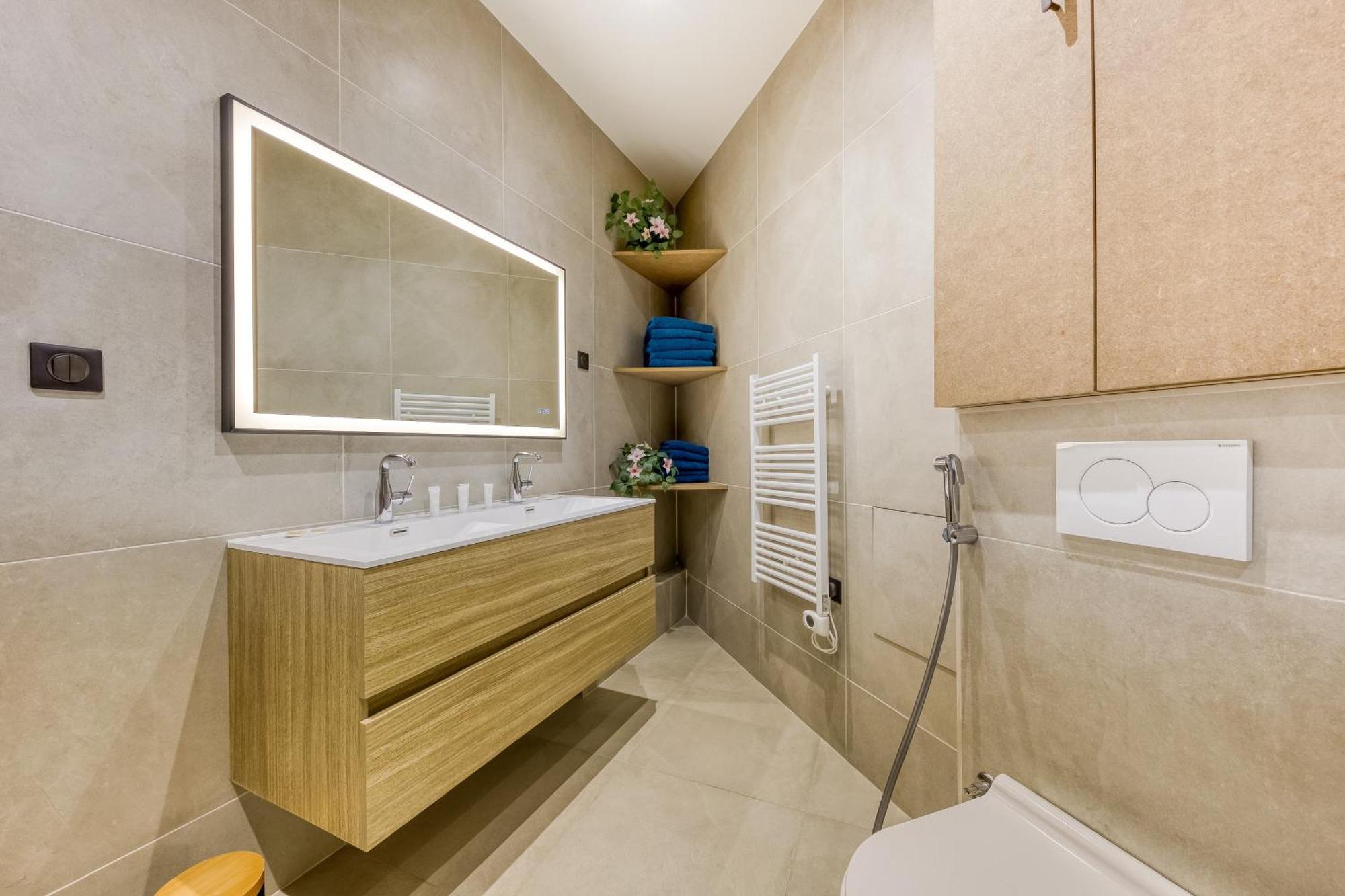 Le Charme De Montmartre - Parking Gratuit - Patio Prive-sacre-coeur -metro Anvers *