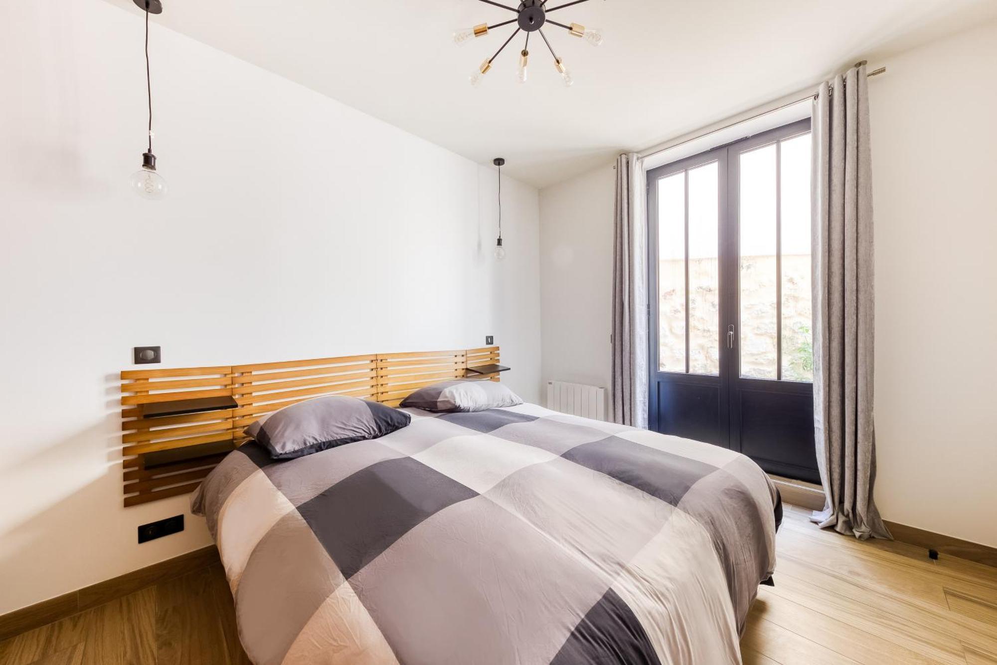 Le Charme De Montmartre - Parking Gratuit - Patio Prive-sacre-coeur -metro Anvers Apartment